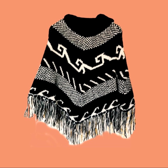 Knit Winter Poncho Shawl 🖤 - Picture 5 of 7